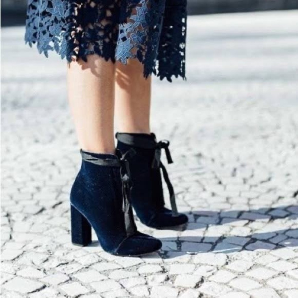 Zara TRF Ankle Boots Women Navy Blue Velvet Front Zip Ribbon Tie Block Heel